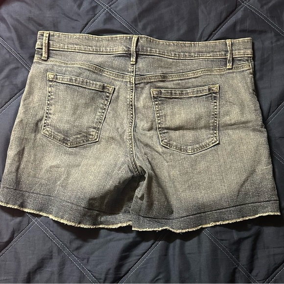 Ann Taylor LOFT Blue Jean Shorts size 10 - Picture 5 of 9